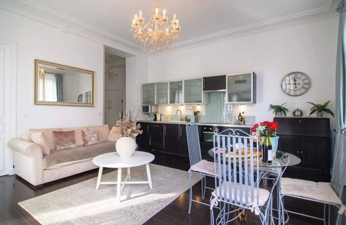 Quartier Sainte-Avoye Apartment | Sunlit & Elegant with Balcony - Marais/Montorgueil