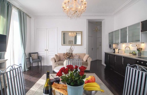 Quartier Sainte-Avoye Apartment | Sunlit & Elegant with Balcony - Marais/Montorgueil