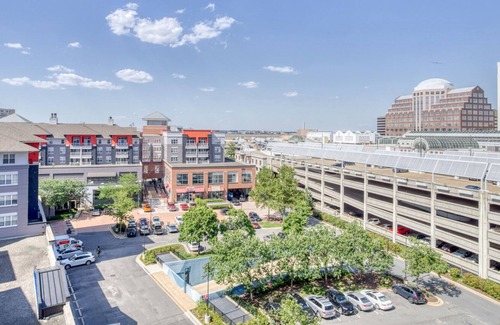 Pentagon City Apartment | Sunlit Pentagon City 1BR w/ W/D, Gym & Pool, near Metro, by Blueground