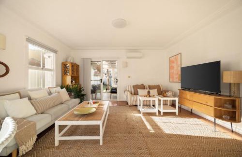 Brighton-le-Sands Apartment | Sunlit Retreat Close to Cafes and Beach