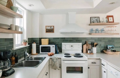 Prince Edward House | Sunlit + Tranquil 2 Bedroom Home | Rewild House