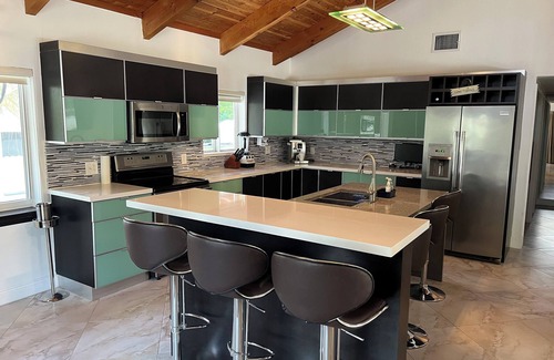 Anglers Park House | Sunlit Treasure in Key Largo