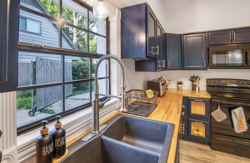 Friendswood House | Sunmeadow Manor Retreat