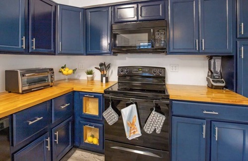 Friendswood House | Sunmeadow Manor Retreat