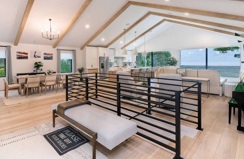 Lake Michigan Beach House | Sunnier Daze : Autumn Colors & Cozy Comfort – Fall on Lake Michigan!