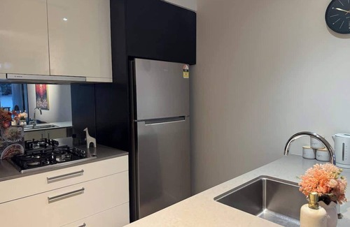 South Brisbane Apartment | Sunny 1BR in South Bank Great Location