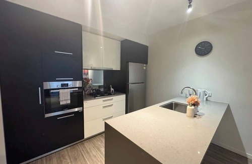 South Brisbane Apartment | Sunny 1BR in South Bank Great Location
