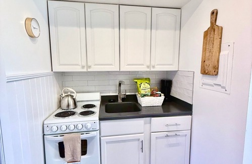 The Meadows Condo | Sunny 1BR on Golf Course with Pool Access