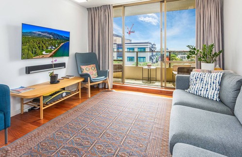 Spring Hill Apartment | Sunny 2-Bedroom Apartment with Views Brisbane CBD