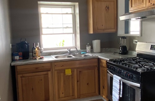 Evanston Apartment | Sunny 2-bedroom apartment with In-Unit Laundry & Balcony in Evanston