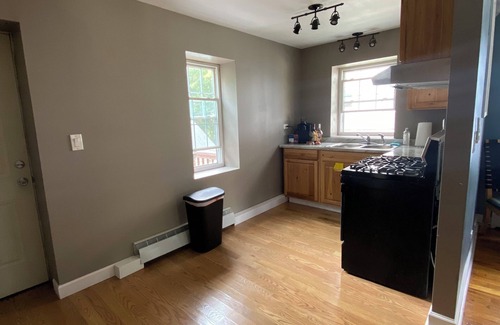 Evanston Apartment | Sunny 2-bedroom apartment with In-Unit Laundry & Balcony in Evanston