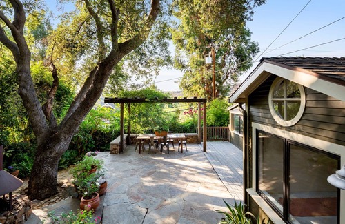 Sylvia Park Cottage | Sunny 2 Bedroom Garden Cottage with Hot Tub on Topanga State Park