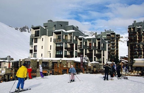 Val Claret Apartment | Sunny 25 m2 holiday apartment suitable for 4 people. Ski-in ski-out.