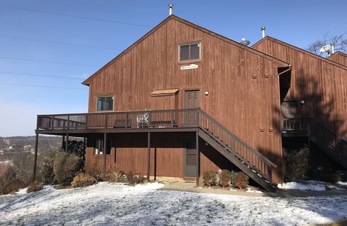 Vernon Condo | Sunny 2BR Loft near Crystal Springs and Mountain Creek. Pets welcome.