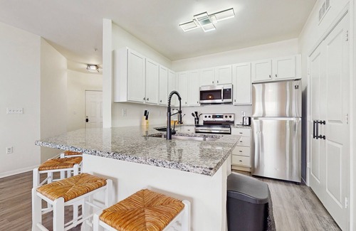 Goose Creek Condo | Sunny 2BR Pool View in Pet Friendly Resort w/Pool Access