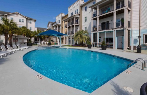 Goose Creek Condo | Sunny 2BR Pool View in Pet Friendly Resort w/Pool Access