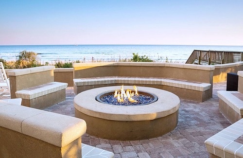 Ash Condo | Sunny 2BR w/Ocean Views & Lazy Pool Days