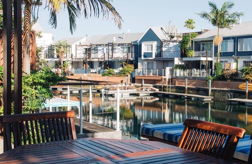 Knysna Central House | "Sunny 3-bedroom waterfront House with boat mooring at Knysna Quays.