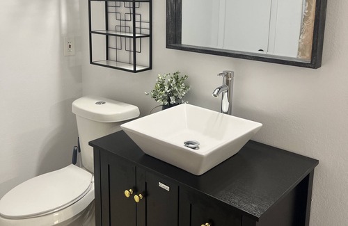 Regency Park House | Sunny 3bd home! 10 mins to the beach