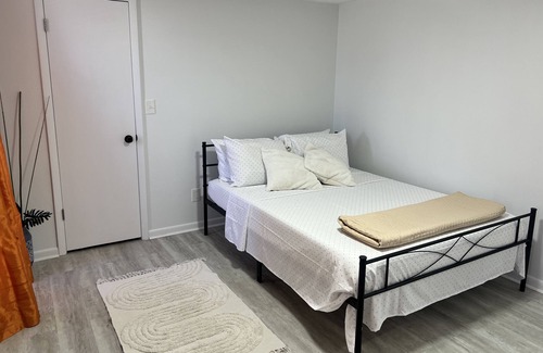 Regency Park House | Sunny 3bd home! 10 mins to the beach