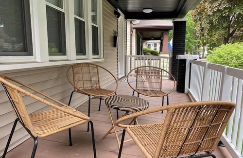Bay View House | Sunny 3BR Craftsman Bungalow | Bay View