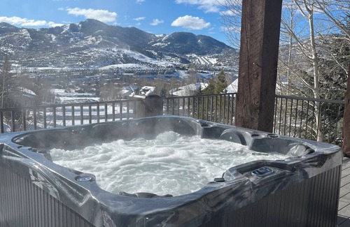 Summit Park House | Sunny 5 Bd Mountain Home-Gorgeous View-Perfect for 2 or MultiGen Families-HotTub