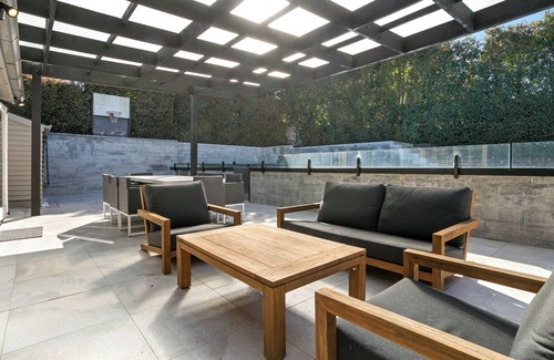 Parnell House | Sunny all year, Private swimming pool by the bay and parks