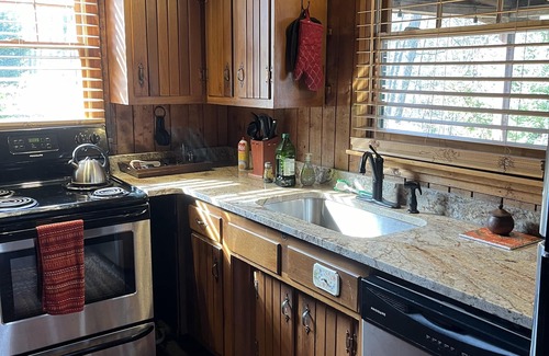 Boonsboro House | Sunny And Cozy Little Lodge With A Spectacular View Of The Blue Ridge Mountains