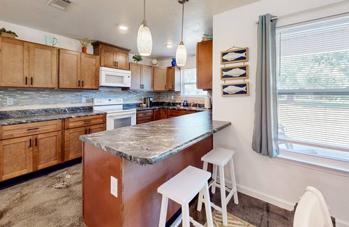 Northeast Pensacola House | Sunny and updated home with workspace, beach gear, games, and firepit