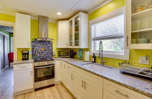 Apalachicola Cottage | Sunny Apalachicola Vacation Rental with Deck!
