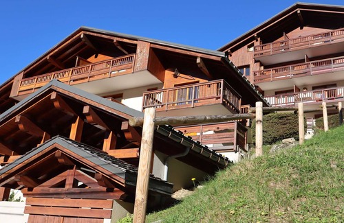 Beaufort Apartment | Sunny Apartment in Beaufort: 2BR, 4-6 Guests, Parking, Terrace, Stunning Mountain Views