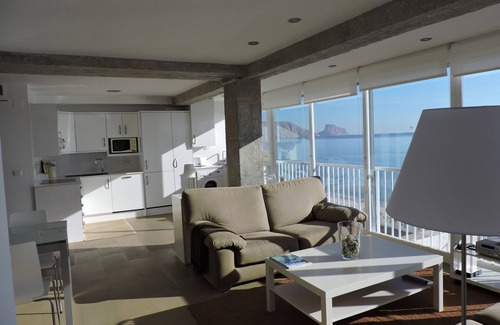Altea Apartment | Sunny apartment in 1st line with views and private access to the beach