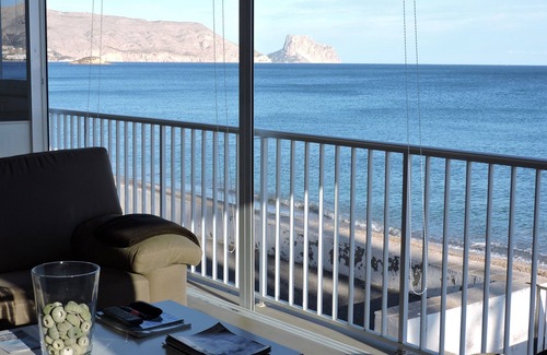 Altea Apartment | Sunny apartment in 1st line with views and private access to the beach