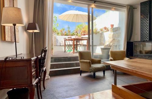 Lisbon Old Town Apartment | Sunny Apartment in Town with Terrace