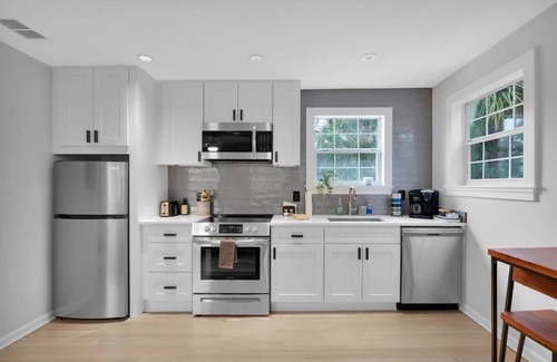 San Marco Apartment | Sunny apartment in walkable San Marco!