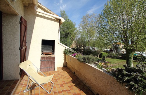 Capestang Apartment | Sunny apartment overlooking Canal du Midi in Capestang, walk to 6 restaurants!