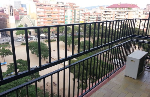 Sants Apartment | Sunny apartment with parking