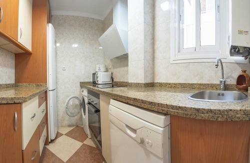 La Trinidad Apartment | Sunny Apartment with Free Parking in Central Malaga