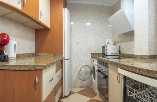 La Trinidad Apartment | Sunny Apartment with Free Parking in Central Malaga