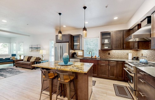 Gold Beach Apartment | Sunny apartments with fireplace, partial ocean views, washer/dryer, grill & AC