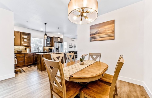 Gold Beach Apartment | Sunny apartments with fireplace, partial ocean views, washer/dryer, grill & AC