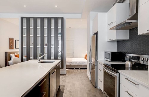 Plateau Mont Royal Apartment | Sunny appartement plateau mont-royal parking 15$