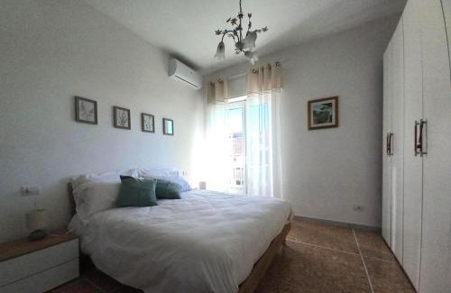 Cassia Apartment | Sunny Apt 20 min St Peter by train