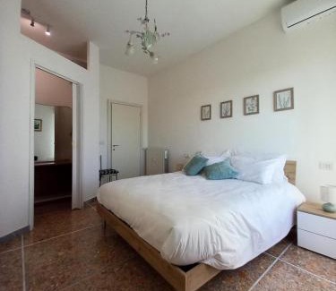 Cassia Apartment | Sunny Apt 20 min St Peter by train