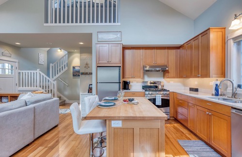 Langley House | Sunny Backyard, Fireplace, Coastal Access in Peaceful Neighborhood Near Shopping