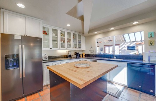 Central Mission Beach House | Sunny Bayfront Villa, Eclectic Single-Family Home
