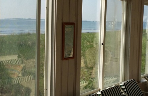 Ocean Park House | Sunny Beachfront Cottage with Spectacular Ocean Views