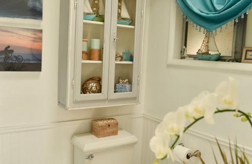 Pico Apartment | Sunny, beachy suite, walk 1.2 mile to beach, Santa Monica Pier, 3rd St Promenade