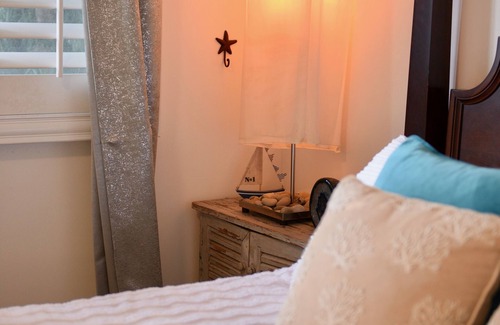 Pico Apartment | Sunny, beachy suite, walk 1.2 mile to beach, Santa Monica Pier, 3rd St Promenade