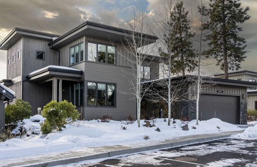 Bend House | Sunny Bend days! Resort amenities ~ parking ~ wifi ~ fire pit ~ hot tub